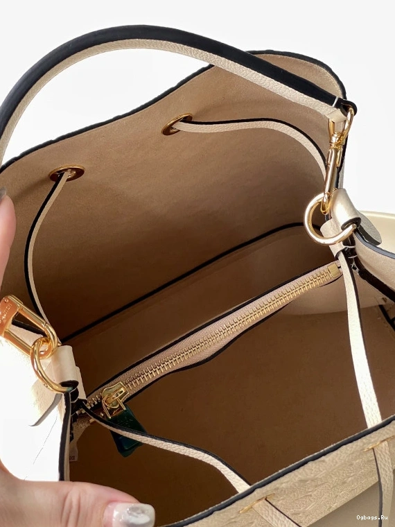 VUITTON NÉONOÉ LOUIS MM 0107